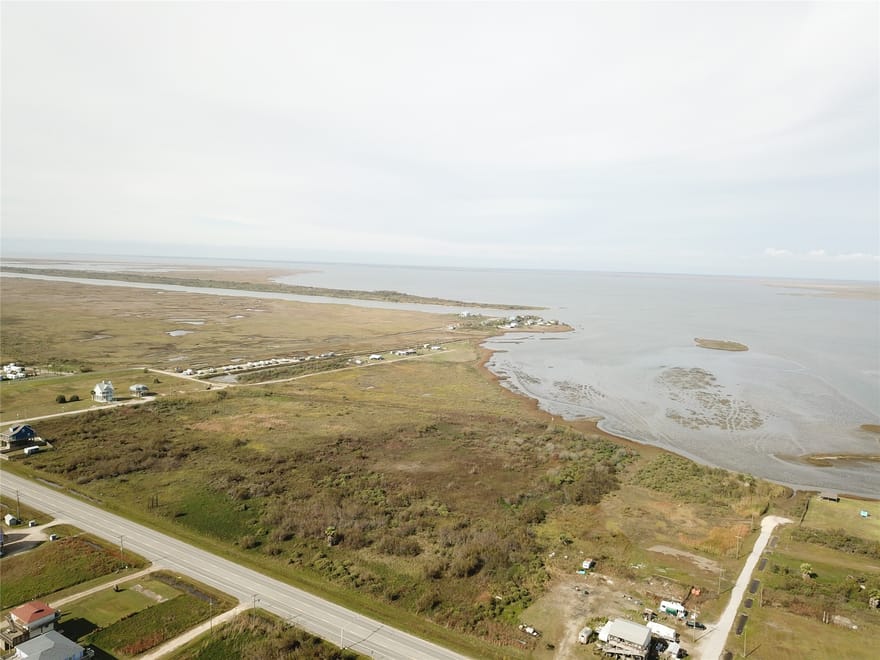 1743 Hwy 87, Gilchrist, Texas