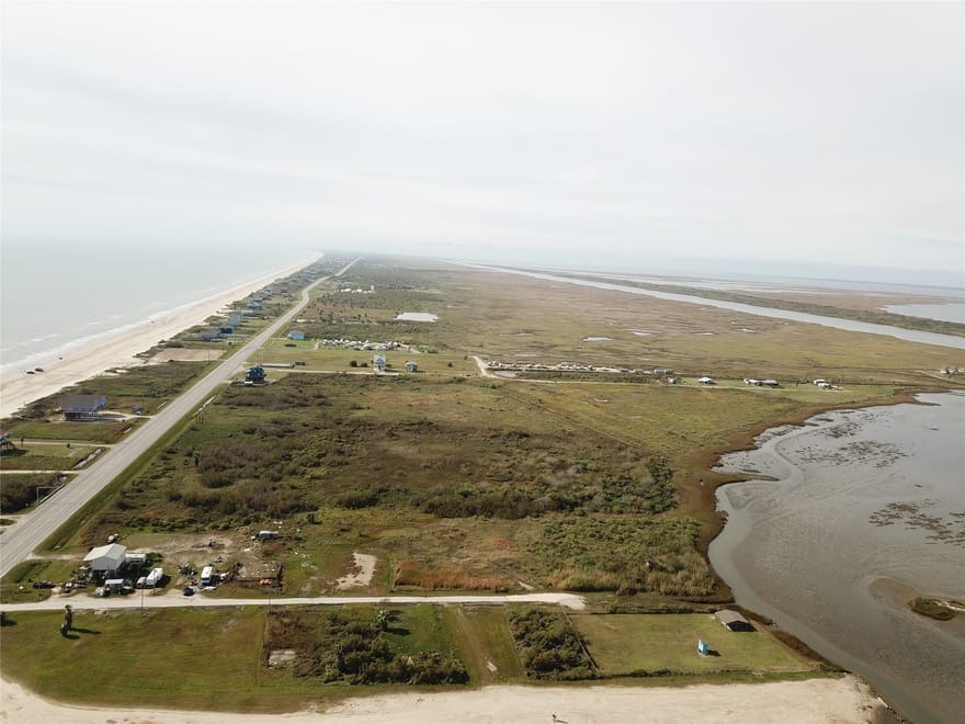 1743 Hwy 87, Gilchrist, Texas