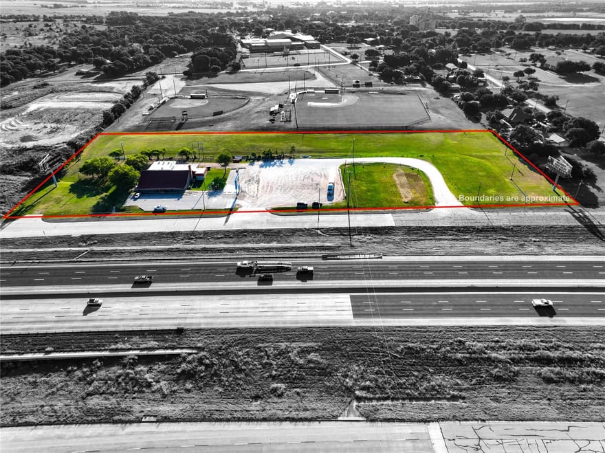 212 S Hickory Street, Abbott, Texas