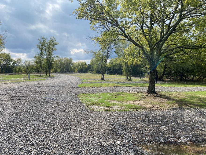 2141 Hwy 64, Ladonia, Texas