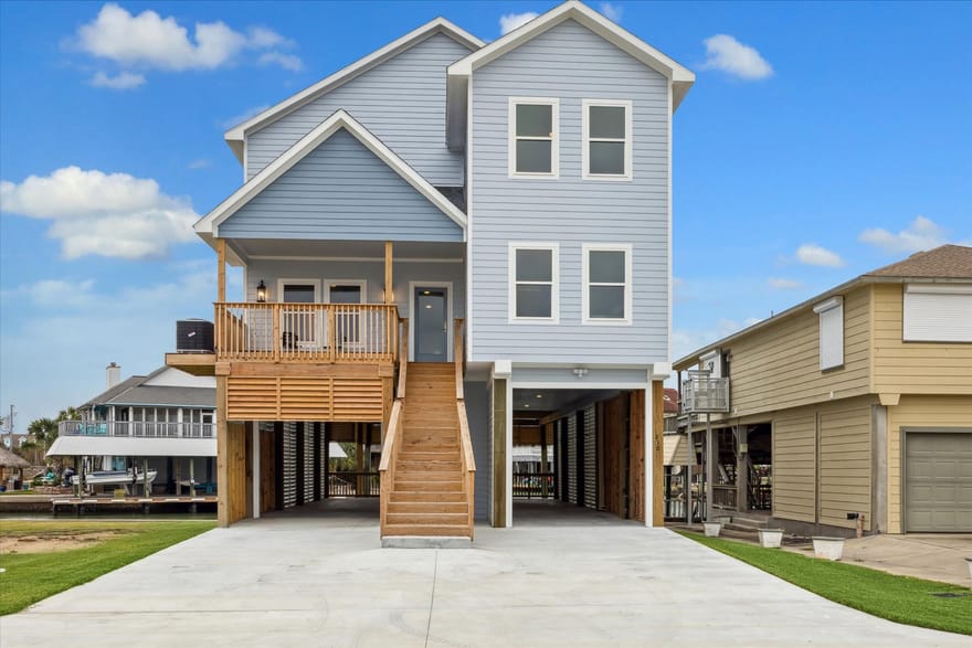 230 Bora Bora Drive, Tiki Island, Texas