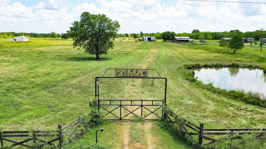 2828 County Road 615, Dayton, Texas