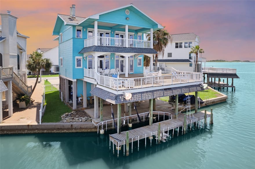 139 Isles End Road, Tiki Island, Texas