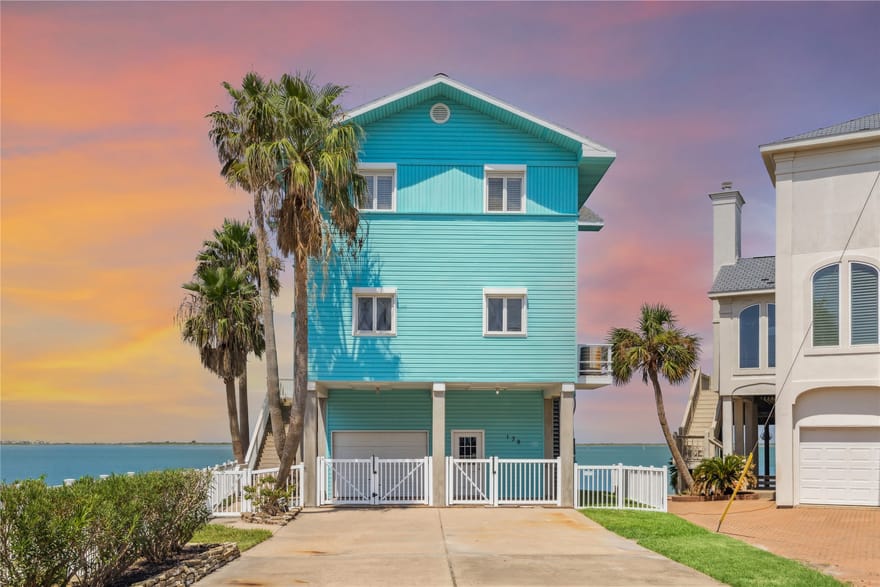 139 Isles End Road, Tiki Island, Texas