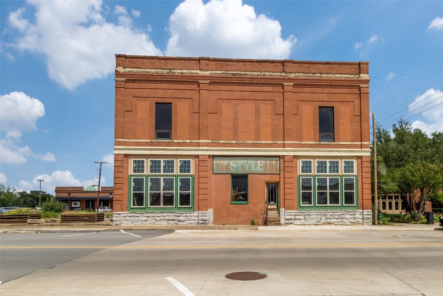 114 N Houston Avenue, Denison, Texas