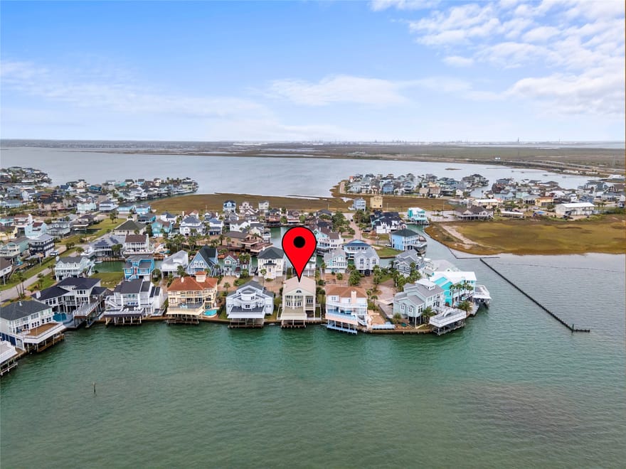 919 Long Reach Drive, Tiki Island, Texas