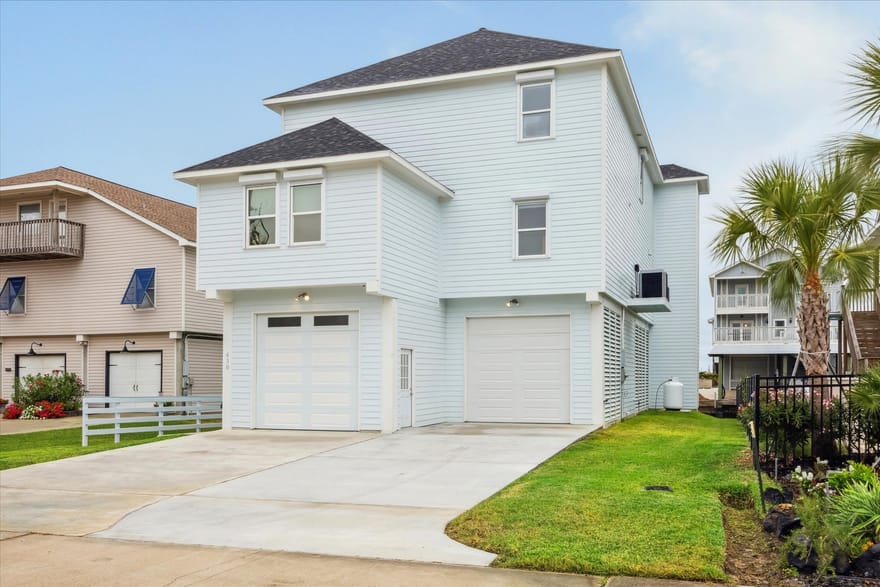 430 Amanda Circle, Tiki Island, Texas