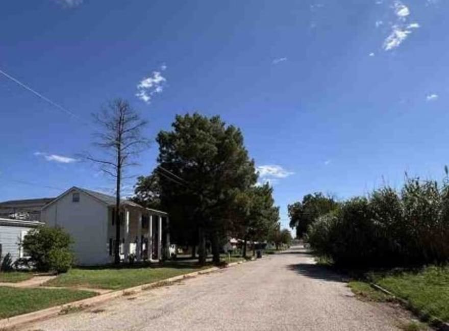 801 Thomas Street, Sweetwater, Texas