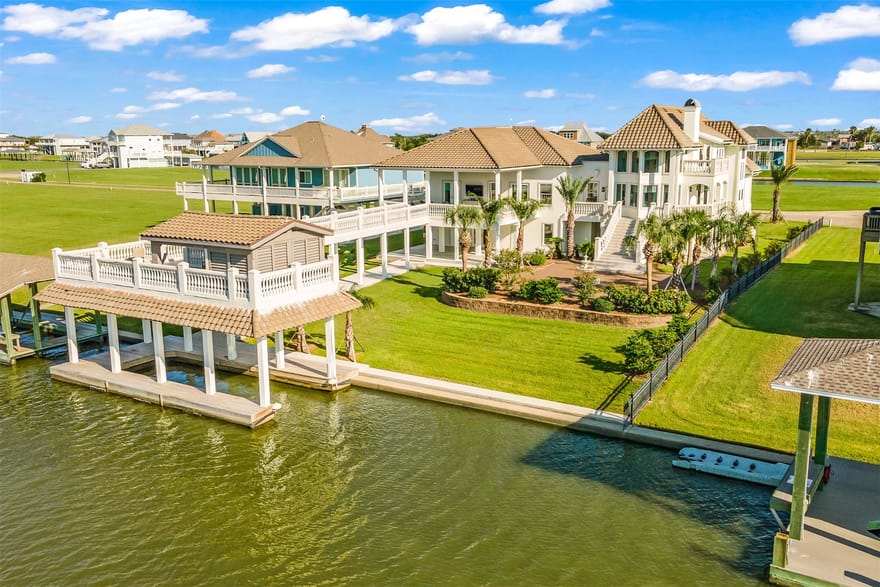 1809 Laguna Harbor Estate Boulevard, Port Bolivar, Texas