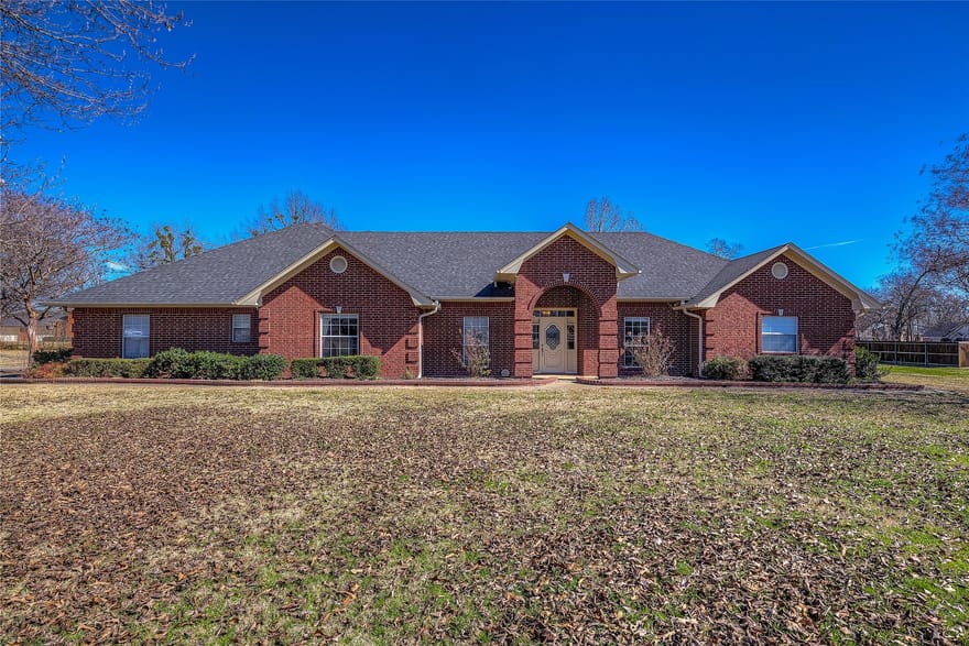 302 Briarwood Lane, Sulphur Springs, Texas