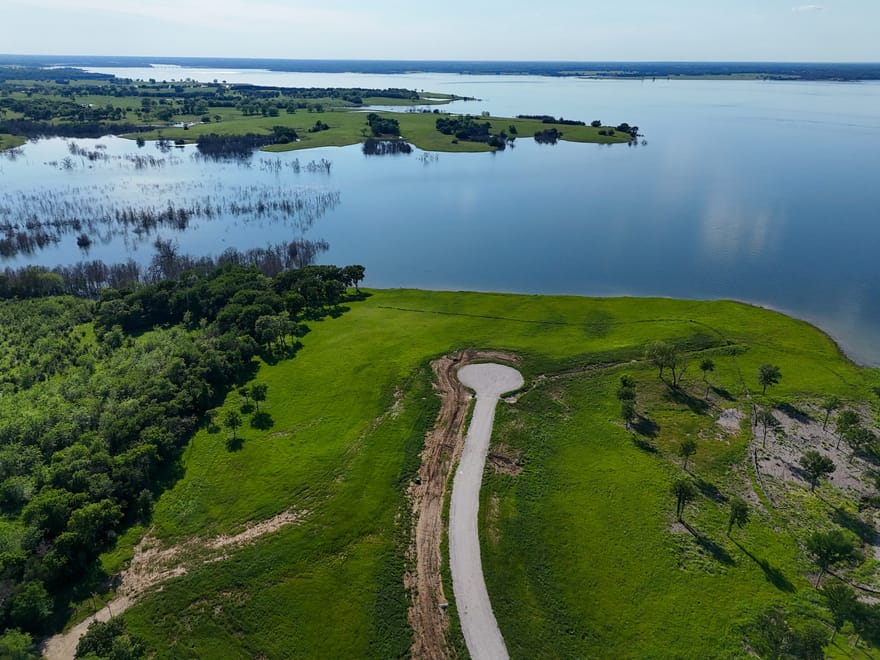 437 Harborside Terrace, Windom, Texas