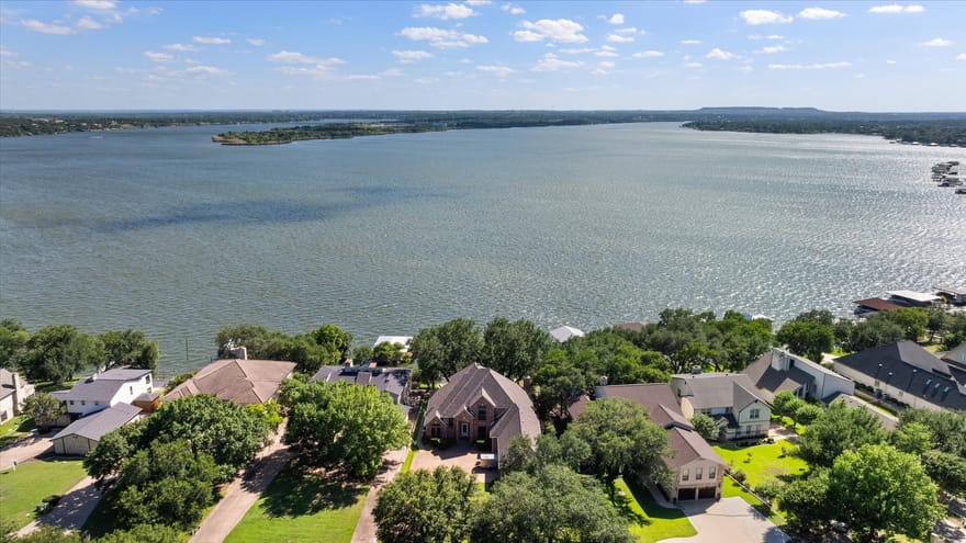 5202 Comanche Vista Trail, Granbury, Texas