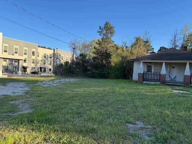 3117, 3115, 3107 Montgomery Road, Huntsville, Texas