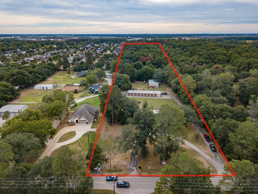 8819 Dowdell Road, Tomball, Texas