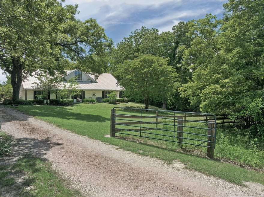 1000 Ballard Road, Van Alstyne, Texas