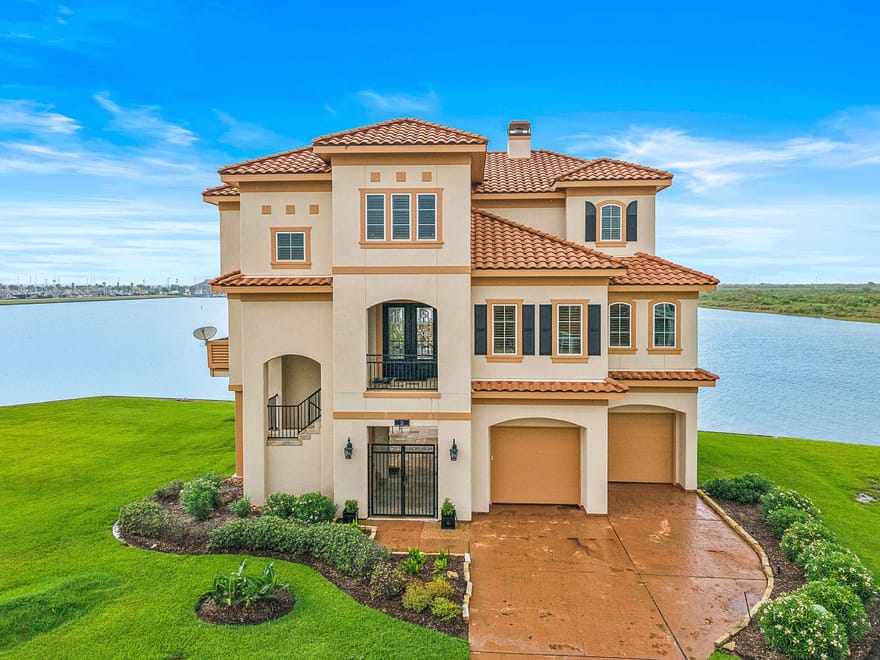 21 Loggerhead, Hitchcock, Texas