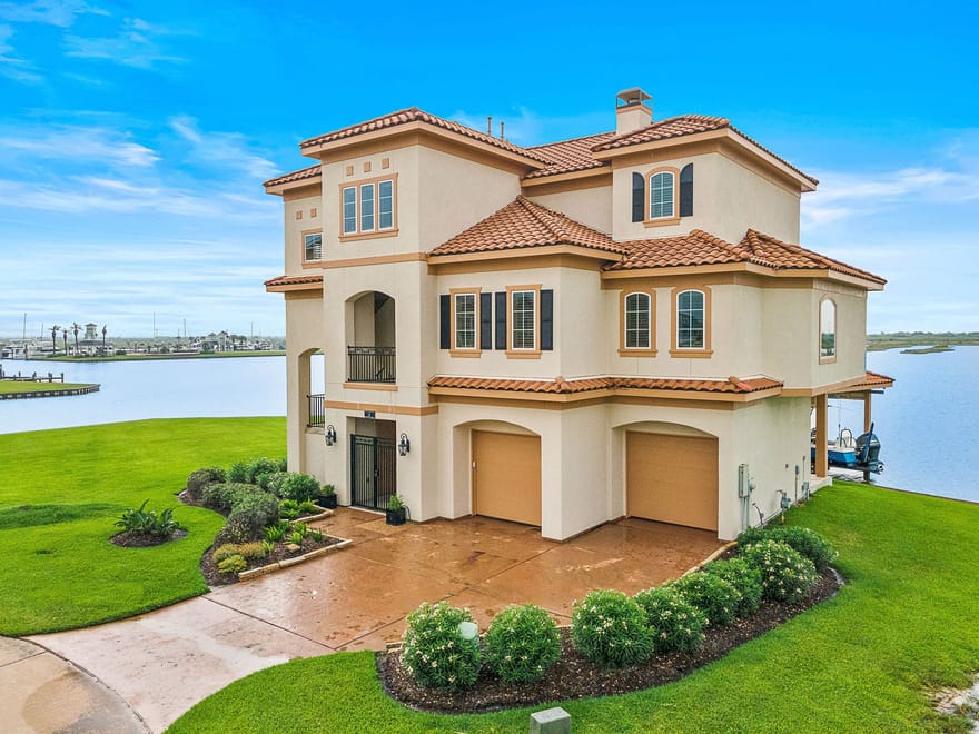 21 Loggerhead, Hitchcock, Texas