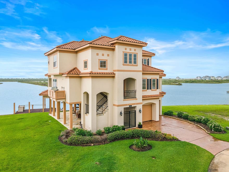 21 Loggerhead, Hitchcock, Texas
