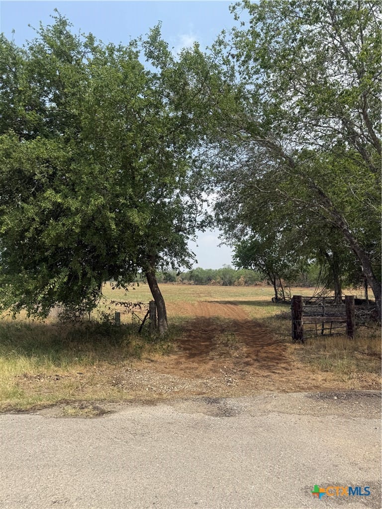 1404 Us Highway 87, Stockdale, Texas