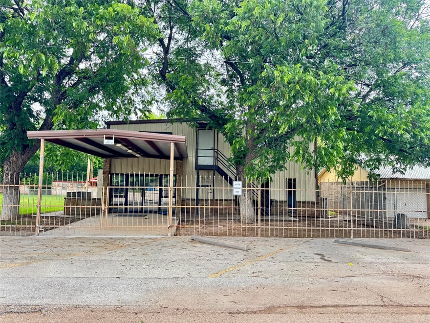 321 N West Street, Buffalo Gap, Texas