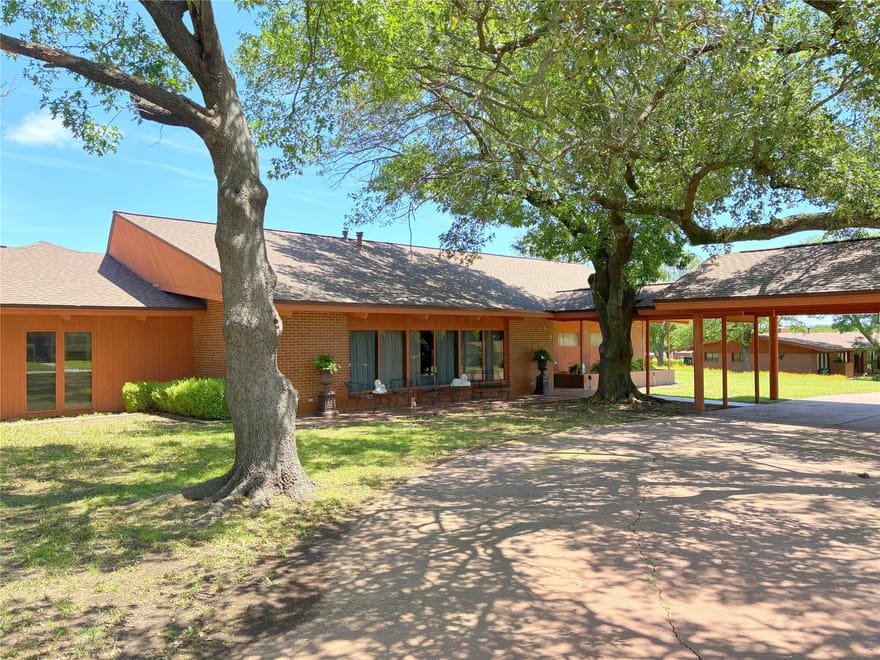 905 Bennett Drive, Bowie, Texas