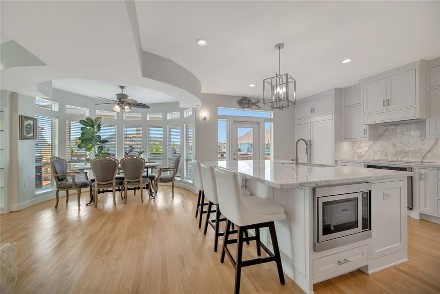 1303 Outrigger, Tiki Island, Texas