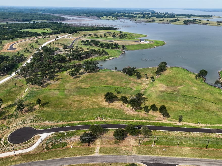 259 Lakeshore Terrace, Windom, Texas
