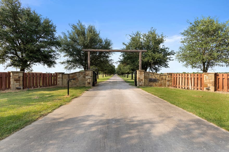 777 Stiles Road, Whitesboro, Texas