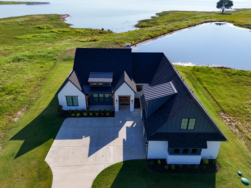 415 Sailview Court, Honey Grove, Texas