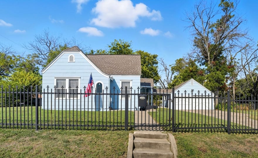 3244 Ryan Avenue, Fort Worth, Texas