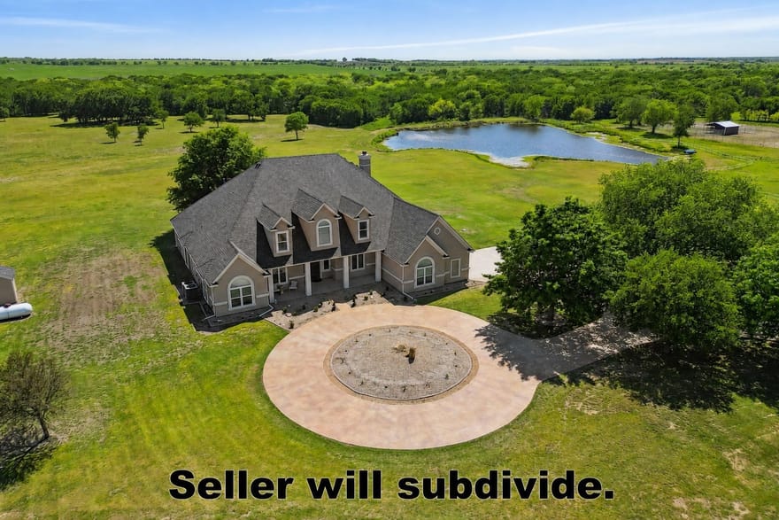 626 Scoggins Road, Tioga, Texas