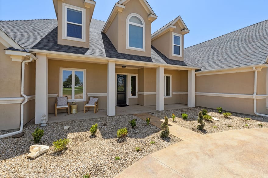 626 Scoggins Road, Tioga, Texas