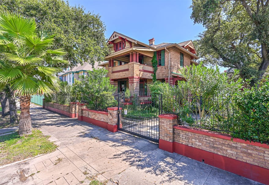 2911 Broadway Street, Galveston, Texas