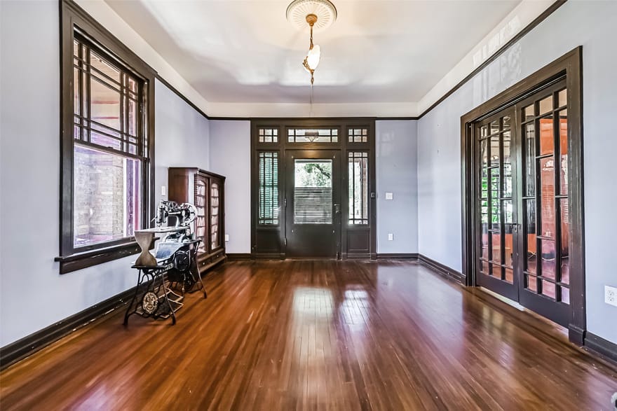 2911 Broadway Street, Galveston, Texas