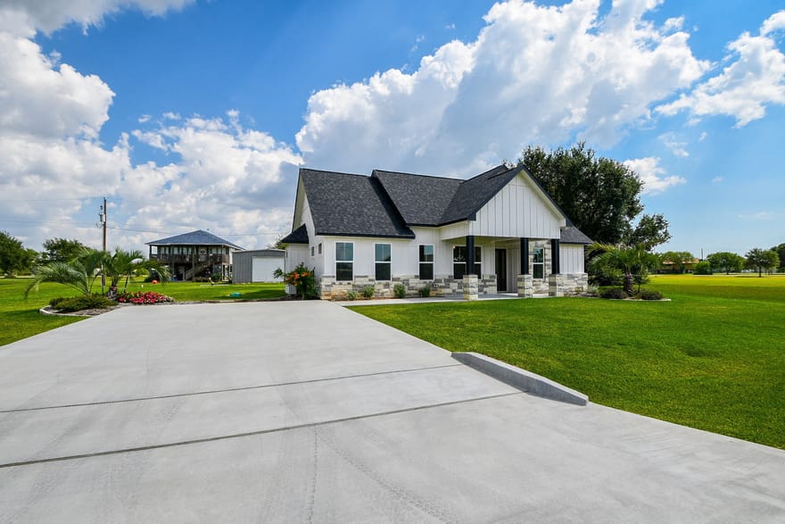 595 Buckskin Drive, Palacios, Texas