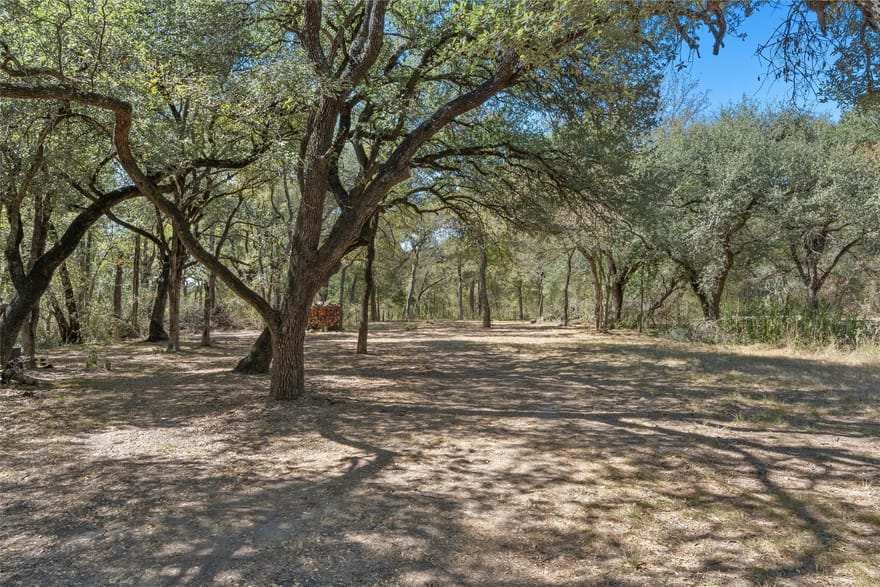 6.754 County Road 473, Lott, Texas
