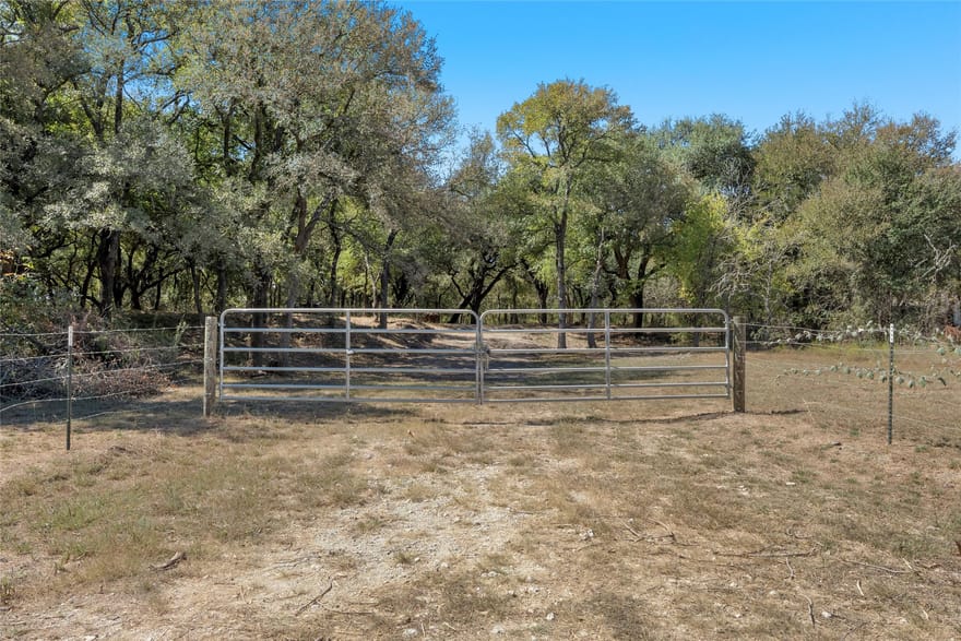 6.754 County Road 473, Lott, Texas