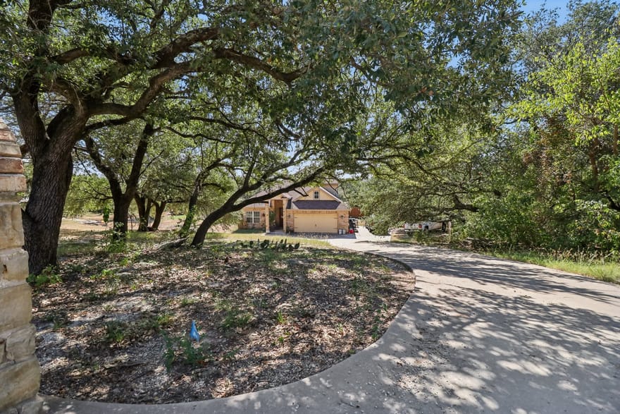 1203 Pala Dura Court, Granbury, Texas