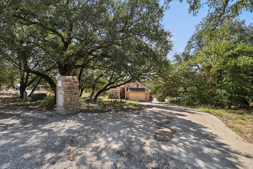 1203 Pala Dura Court, Granbury, Texas