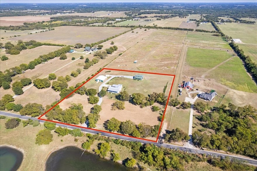 3050 Wolf Front Road, Van Alstyne, Texas