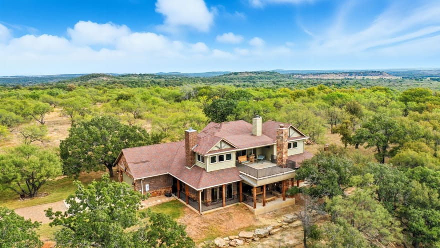 735 Gresham Lane, Jacksboro, Texas