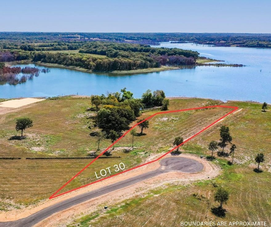 371 Lakewood Lane, Honey Grove, Texas
