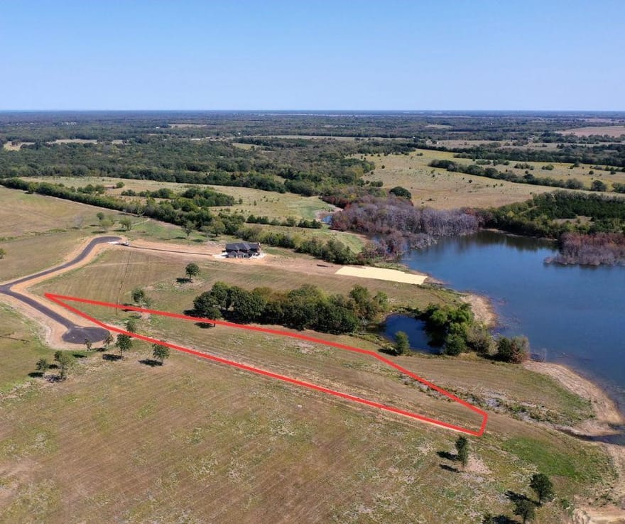 371 Lakewood Lane, Honey Grove, Texas