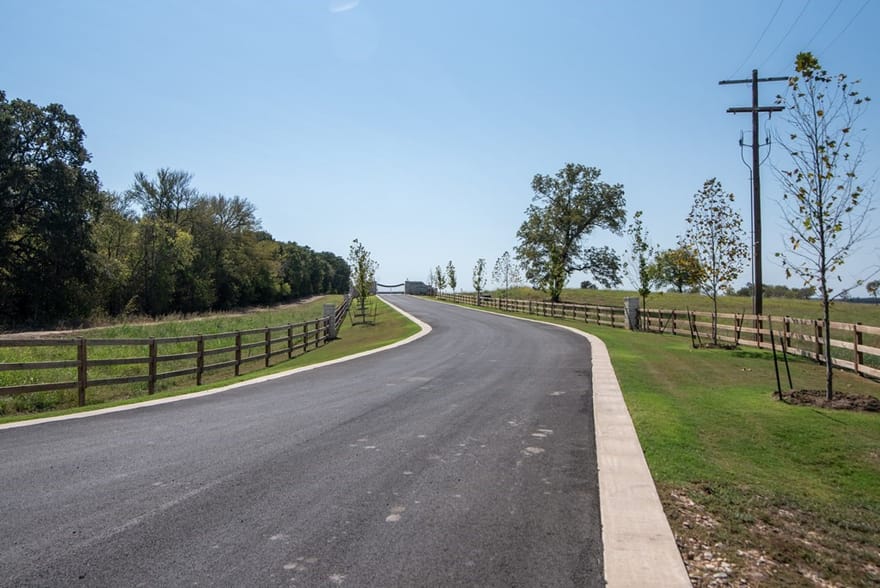 371 Lakewood Lane, Honey Grove, Texas