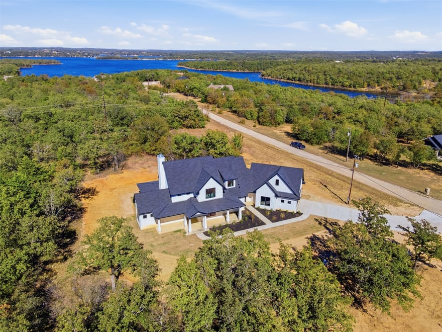 1552 Lakeridge Boulevard, Sunset, Texas