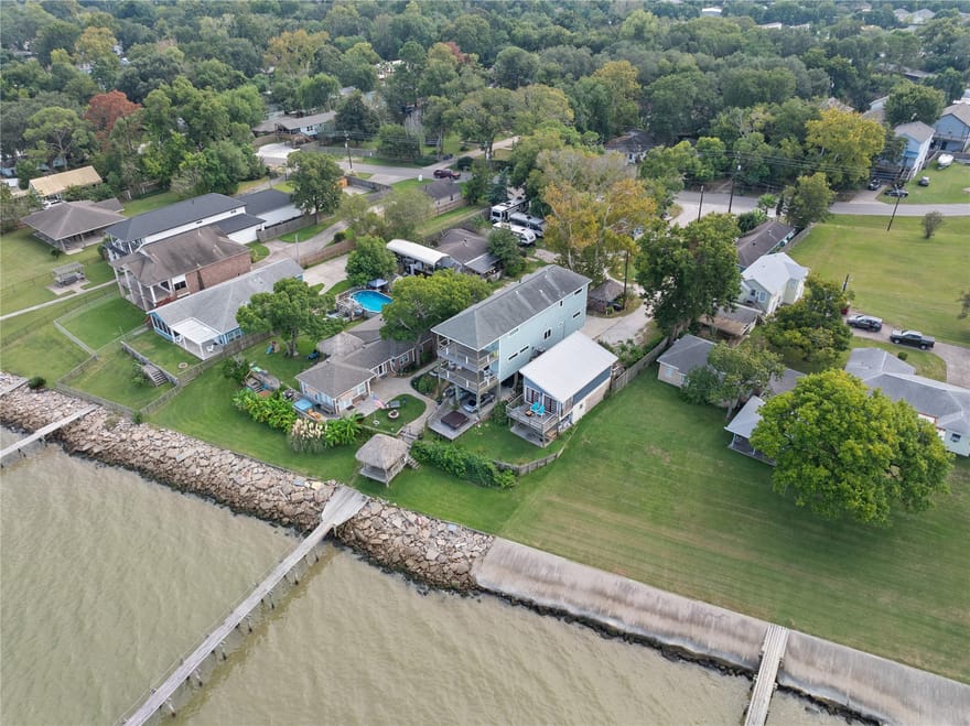 3709 Bayshore Drive, Bacliff, Texas