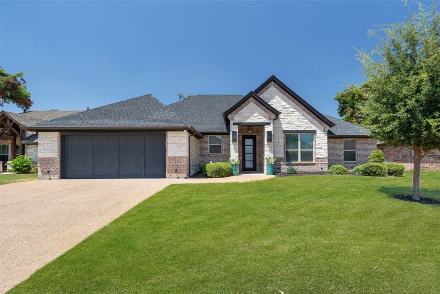 1019 Anna Circle, Granbury, Texas