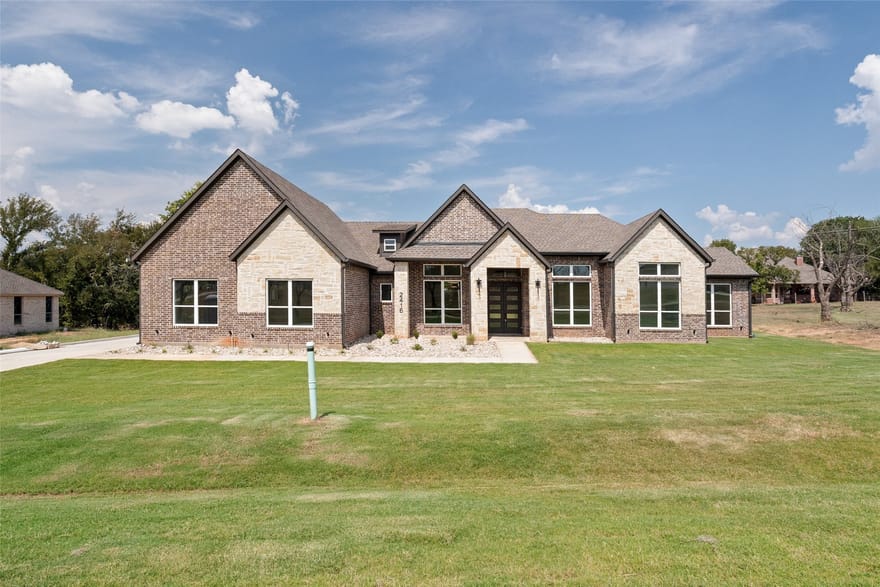 2416 Candlestick Drive, Granbury, Texas