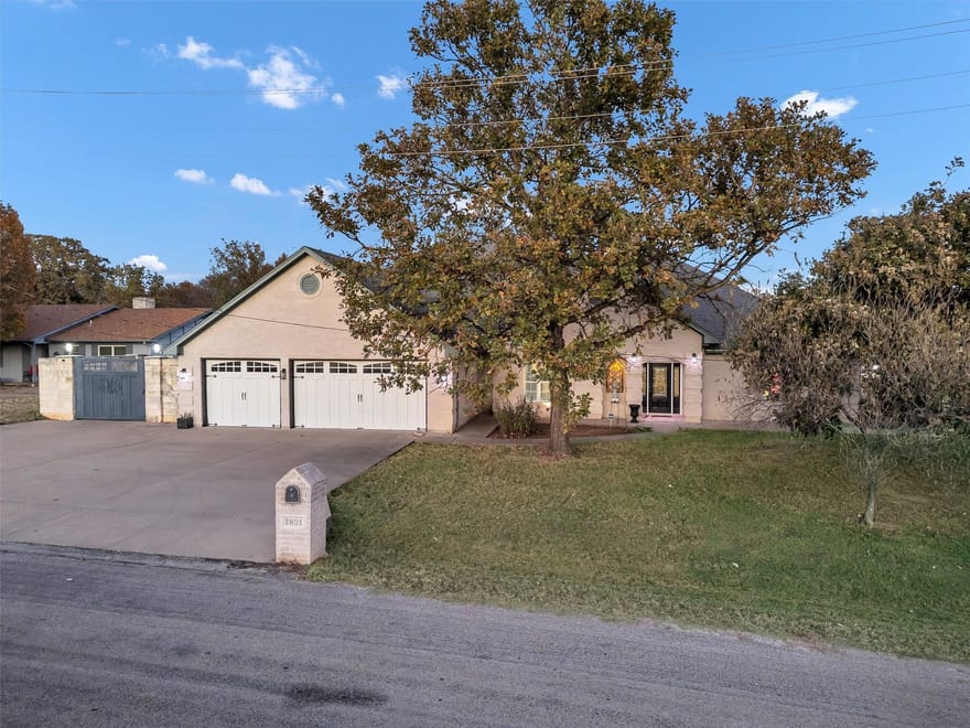 2801 Weylene Paseo, Granbury, Texas