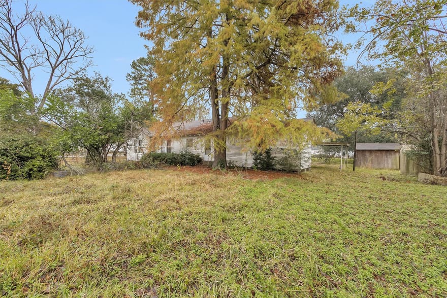 1100 E Houston, Cleveland, Texas